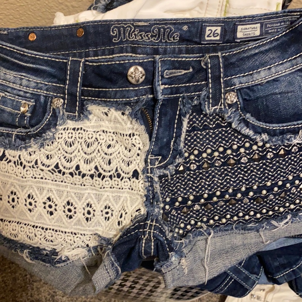 Miss me shorts 26 great shape 26